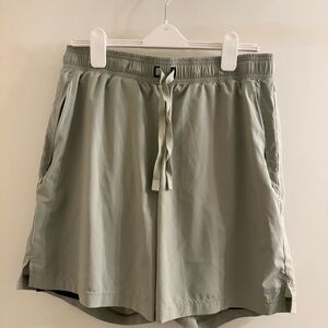 Alo men’s athletic shorts. Lined.
